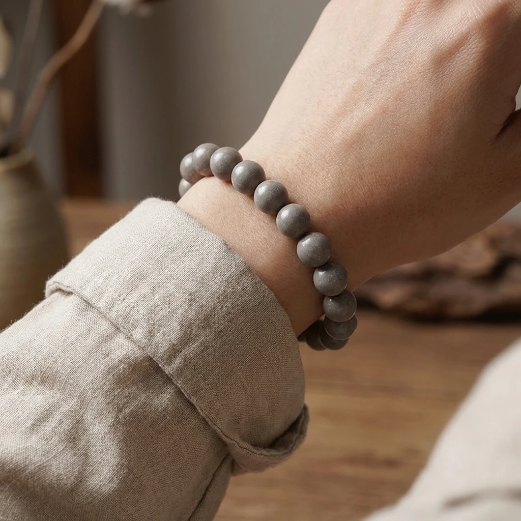 Natural aromatherapy bracelet, suitable for both men and women, handcrafted with natural plants and five-element metal elements. This meditation and mindfulness accessory offers a pleasant aroma and helps relieve stress and enhance yoga practice. - Image 3